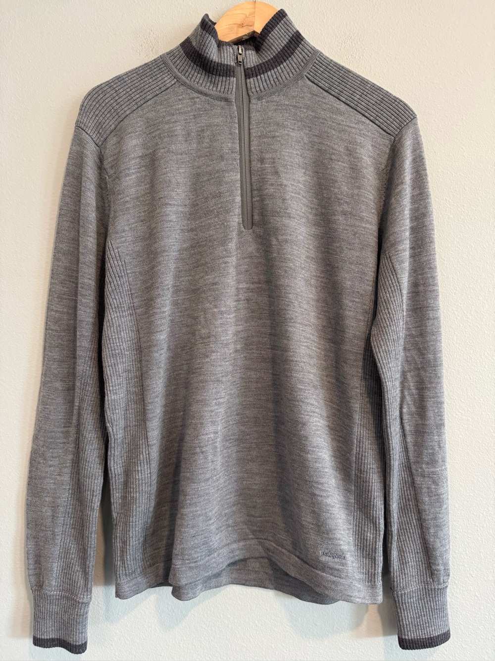 Patagonia Men's 1/4 Zip Wool Sweater Classic Ribbed Mock Neck M